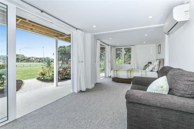 Photo of property in 48a Waterview Road, Stanley Point, Auckland, 0624