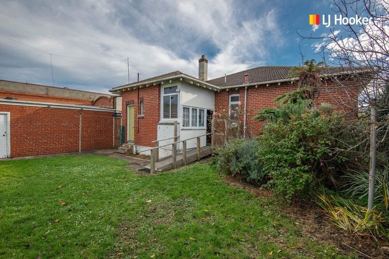 Photo of property in 105 Macandrew Road, South Dunedin, Dunedin, 9012