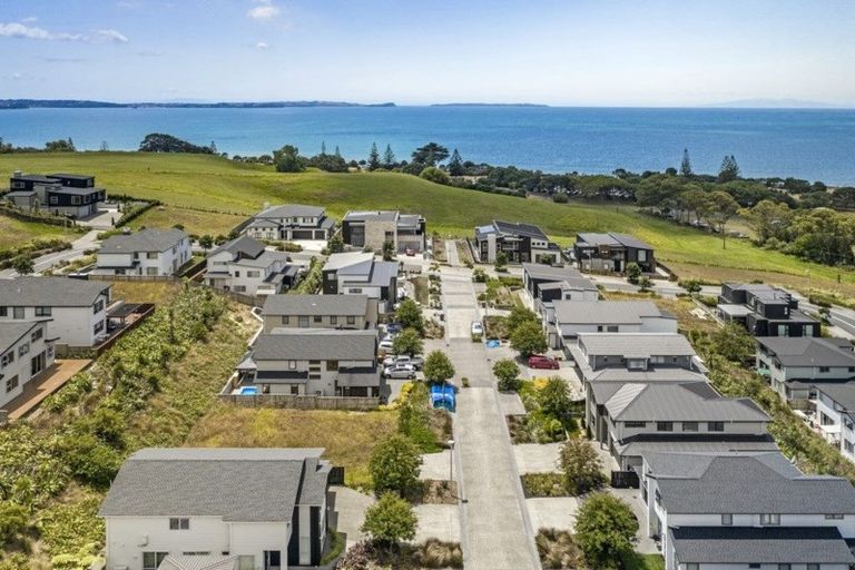 Photo of property in 7 Shelby Place, Long Bay, Auckland, 0630