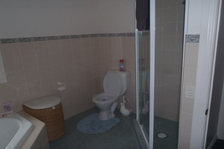 Photo of property in 6 Roy Maloney Drive, Henderson, Auckland, 0612