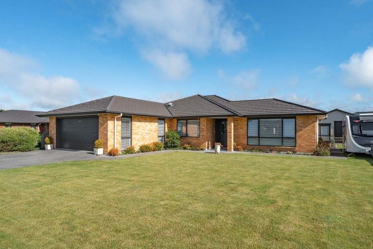 Photo of property in 13 Feist Street, Carterton, 5713