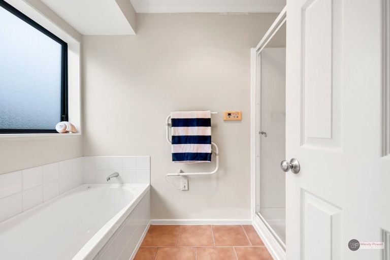 Photo of property in 5 Sapphire Grove, Birchville, Upper Hutt, 5018