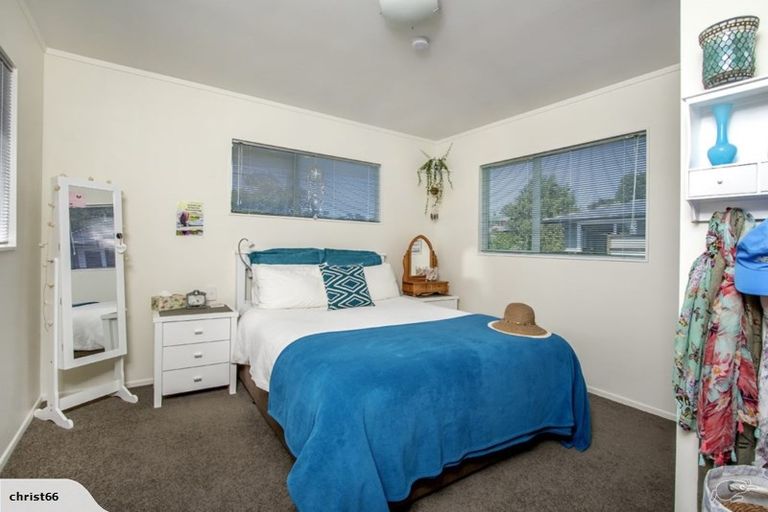 Photo of property in 27a Eastglen Road, Glen Eden, Auckland, 0602