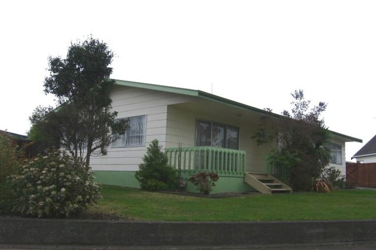 Photo of property in 43 Rosedale Crescent, Cloverlea, Palmerston North, 4412