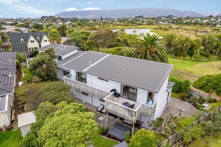 Photo of property in 10 Fenside Street, Waikanae Beach, Waikanae, 5036
