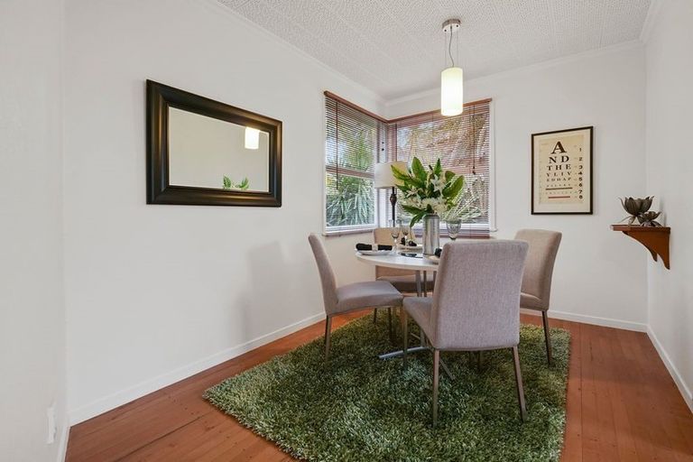 Photo of property in 1/332 East Coast Road, Sunnynook, Auckland, 0632