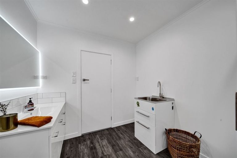 Photo of property in 76b Eliot Street, New Plymouth, 4310