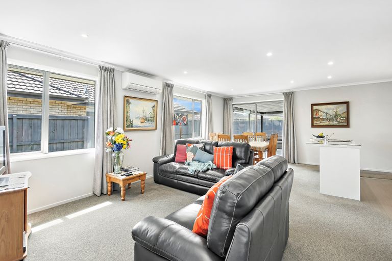 Photo of property in 28 Shillingford Boulevard, Rolleston, 7615