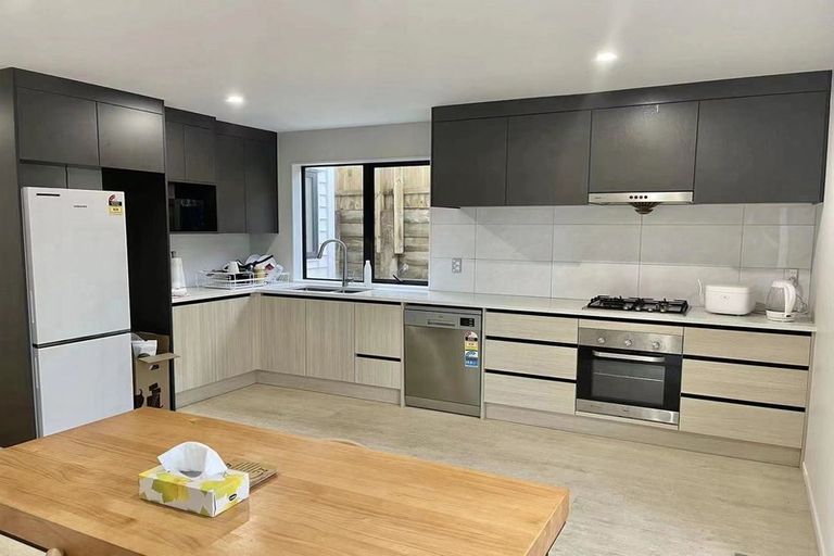 Photo of property in 98 Cardiff Road, Pakuranga, Auckland, 2010