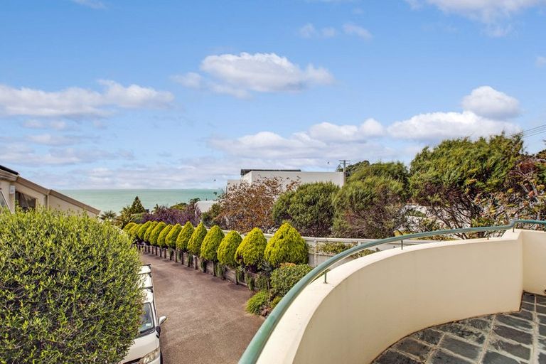 Photo of property in 3/14 Bournemouth Terrace, Murrays Bay, Auckland, 0630