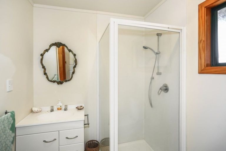 Photo of property in 166 Torkar Road, Clarks Beach, 2122