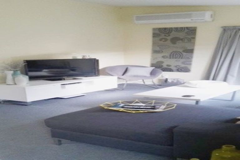 Photo of property in 55 Gatman Street, Birkdale, Auckland, 0626