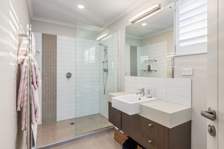 Photo of property in 54 Pohutukawa Avenue, Red Beach, 0932