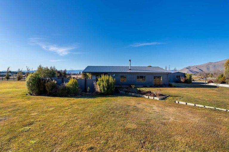 Photo of property in 16 Matukituki Crescent, Twizel, 7901