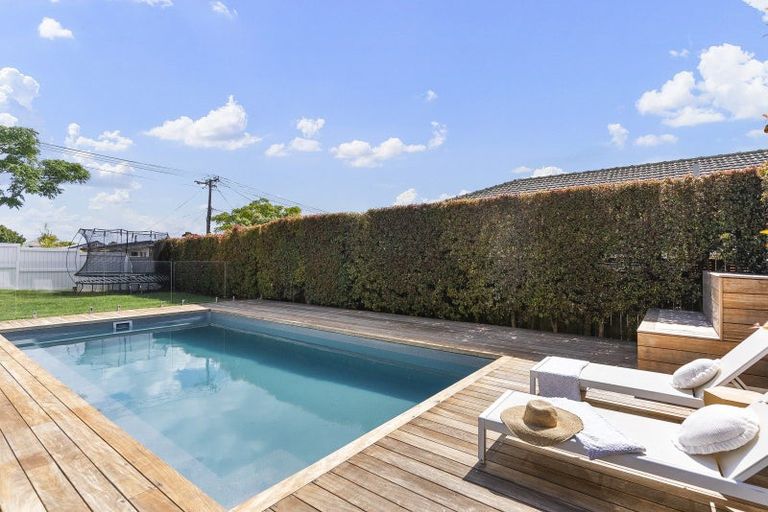 Photo of property in 87 Sylvan Avenue, Northcote, Auckland, 0627