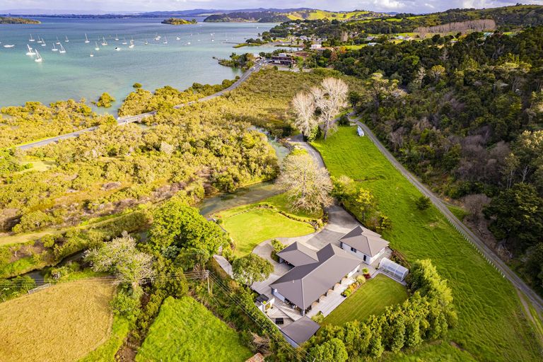 Photo of property in 31 Crisp Road, Parua Bay, Whangarei, 0174
