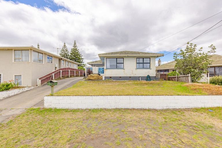 Photo of property in 74 Matai Street, Castlecliff, Whanganui, 4501