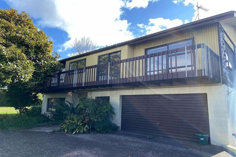 Photo of property in 2/43 Eastcliffe Road, Castor Bay, Auckland, 0620