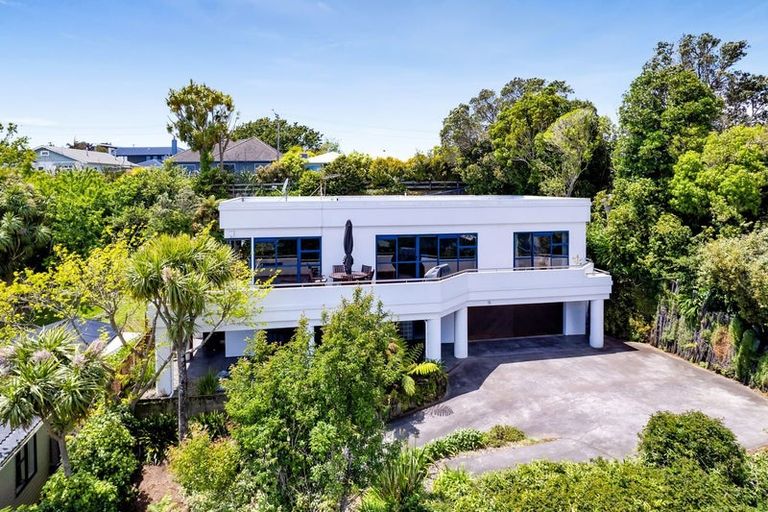 Photo of property in 117 Mangorei Road, Merrilands, New Plymouth, 4312