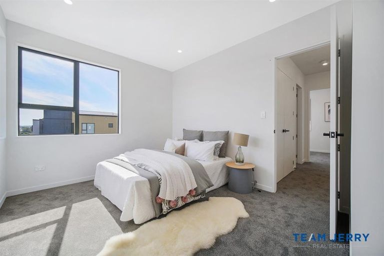 Photo of property in 1 Heketara Way, Massey, Auckland, 0614