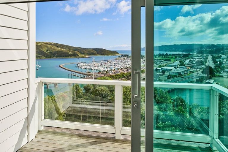 Photo of property in 58 Kiriwai Road, Paremata, Porirua, 5024