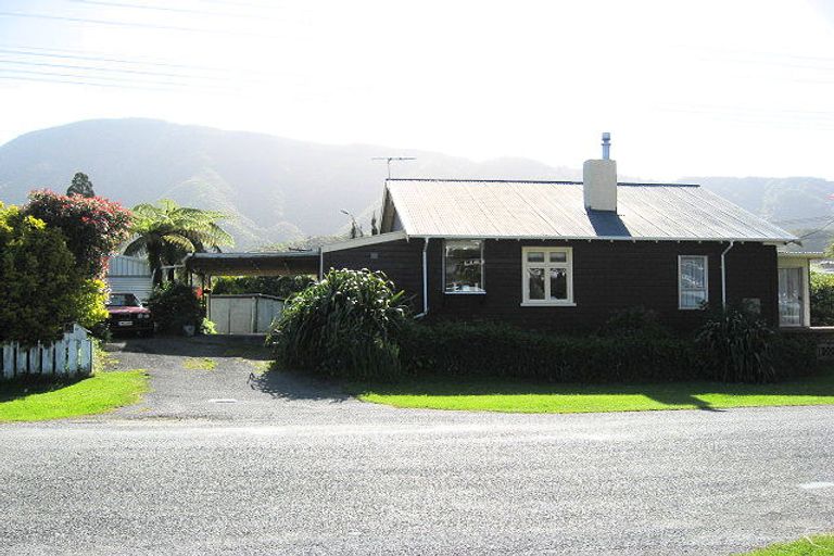 Photo of property in 41 Devon Street, Picton, 7220