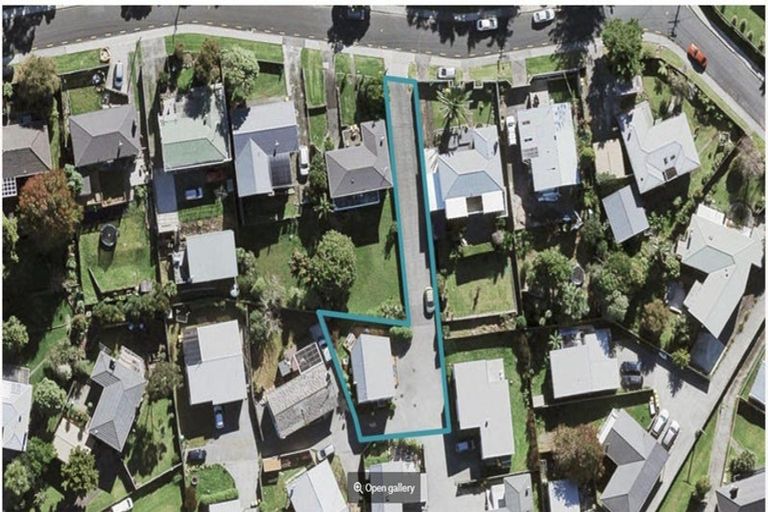 Photo of property in 14 Saffron Street, Birkdale, Auckland, 0626