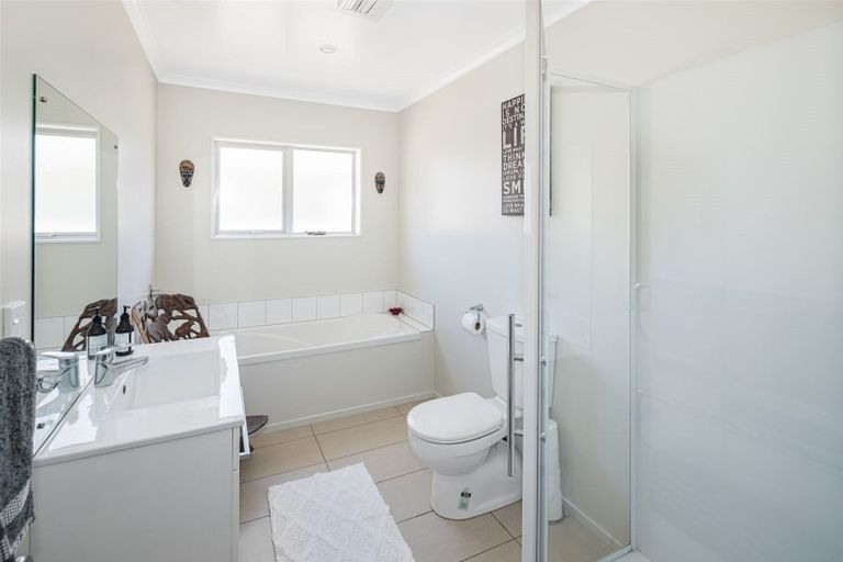 Photo of property in 5 Saint Vincent Terrace, Grenada Village, Wellington, 6037