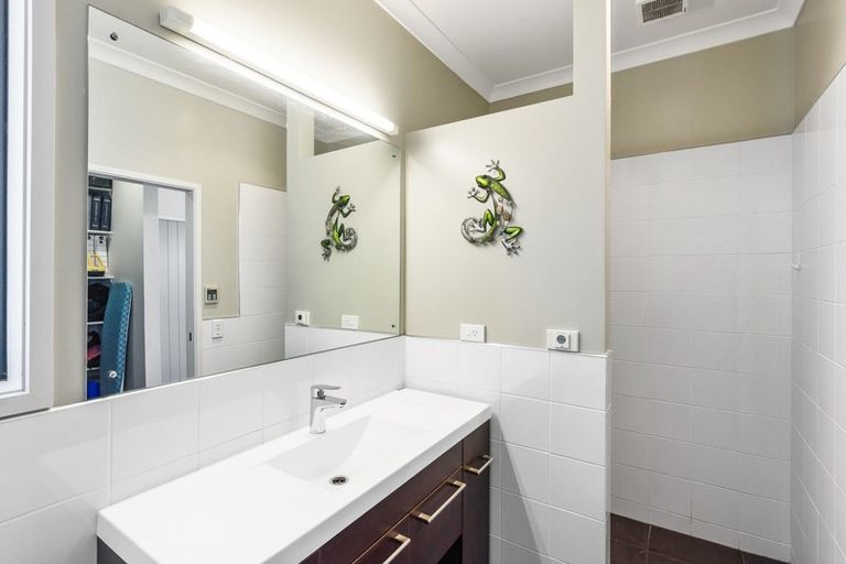 Photo of property in 15 Metzenthin Close, Raumati South, Paraparaumu, 5032