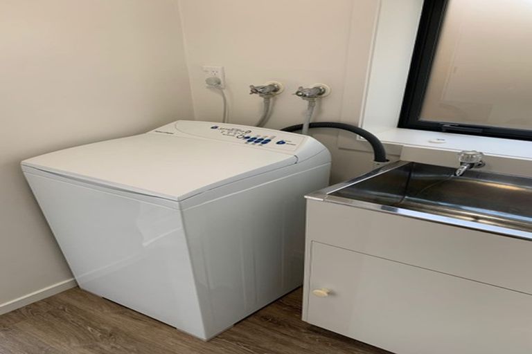 Photo of property in 66 Newlands Road, Newlands, Wellington, 6037