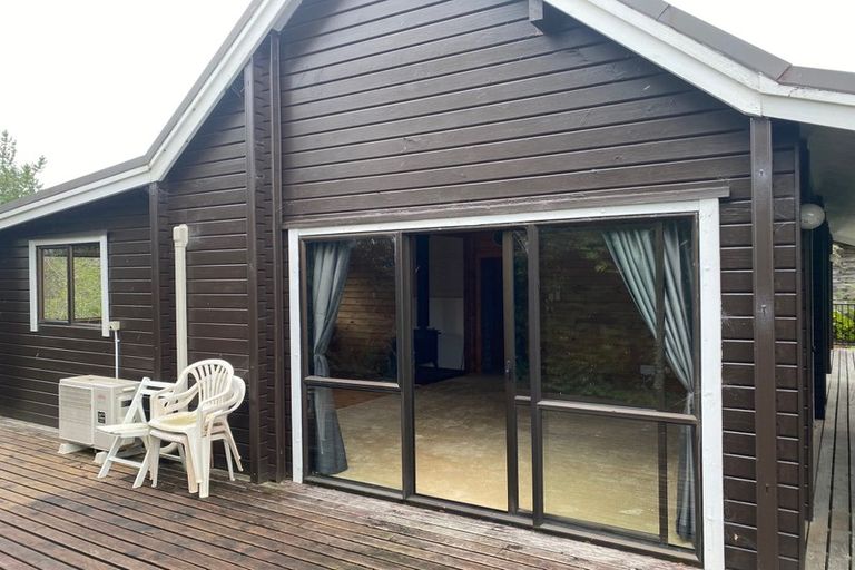 Photo of property in 17 Ivy Terrace, Moana, 7872