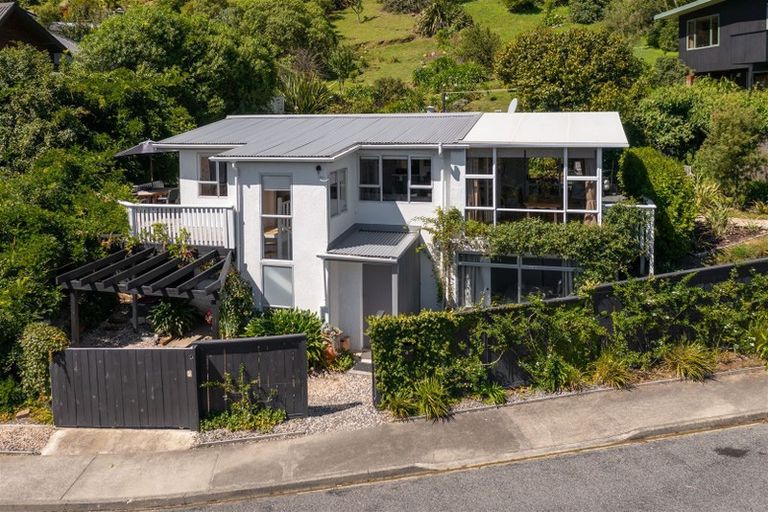 Photo of property in 4 Amelia Crescent, Waikawa, Picton, 7220