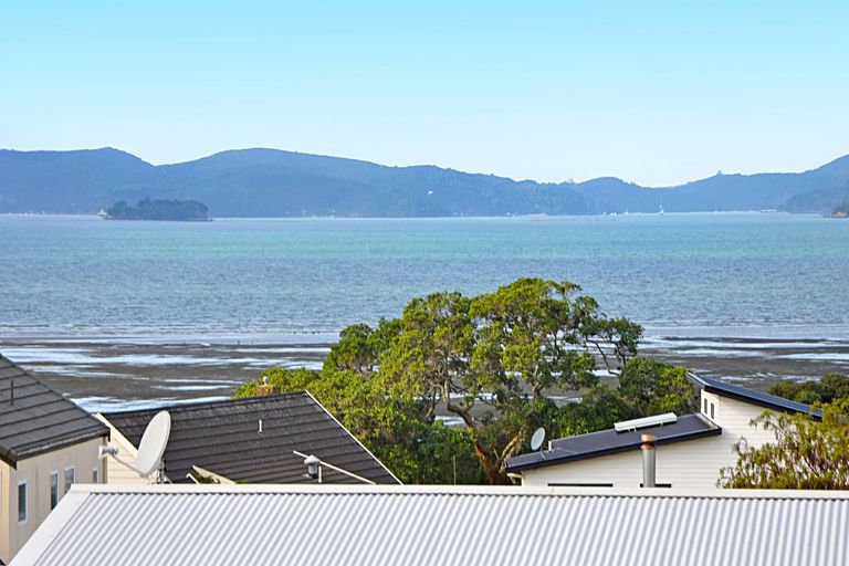 Photo of property in 5 Ngatira Place, Snells Beach, 0920