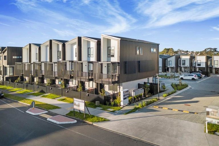 Photo of property in 5/30b Westgate Drive, Massey, Auckland, 0614