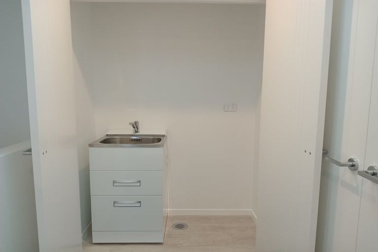 Photo of property in 216b Lake Road, Northcote, Auckland, 0627