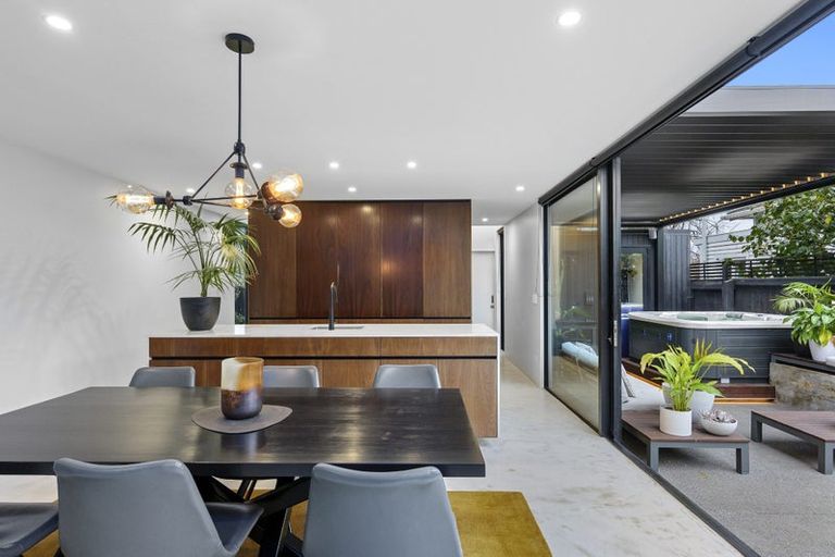 Photo of property in 12 Edgeware Road, St Albans, Christchurch, 8014