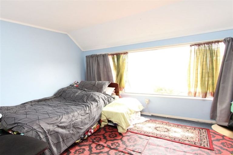 Photo of property in 18 Hollydale Grove, Churton Park, Wellington, 6037