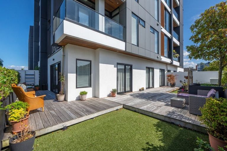 Photo of property in Frank Sargeson Apts, 4/80g Anzac Street, Takapuna, Auckland, 0622