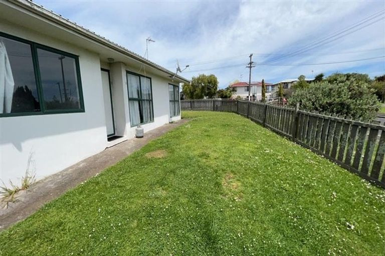 Photo of property in 1 Wood Avenue, Mangere East, Auckland, 2024