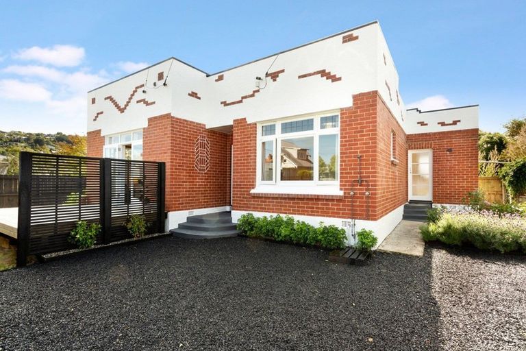 Photo of property in 92 Hargest Crescent, Saint Clair, Dunedin, 9012