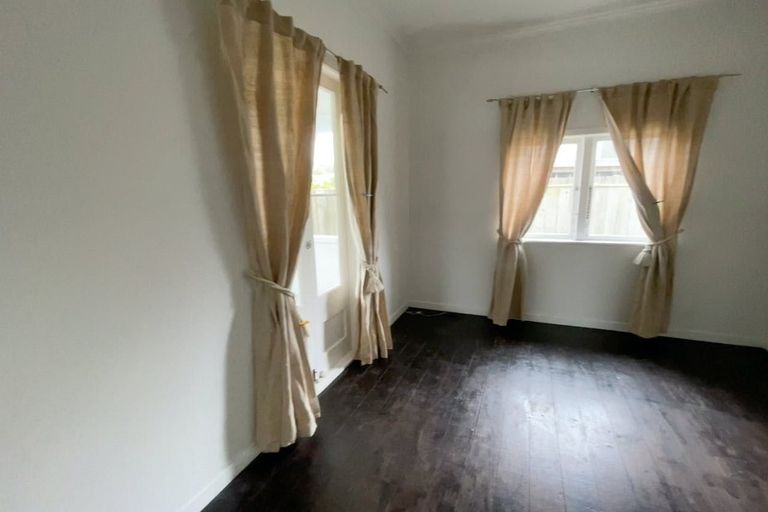 Photo of property in 155 Glenfield Road, Hillcrest, Auckland, 0626