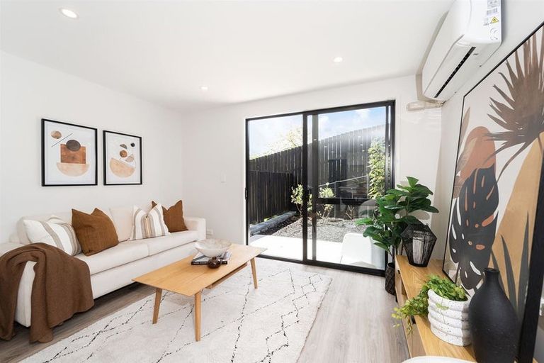 Photo of property in 5/8 Chivalry Road, Glenfield, Auckland, 0629