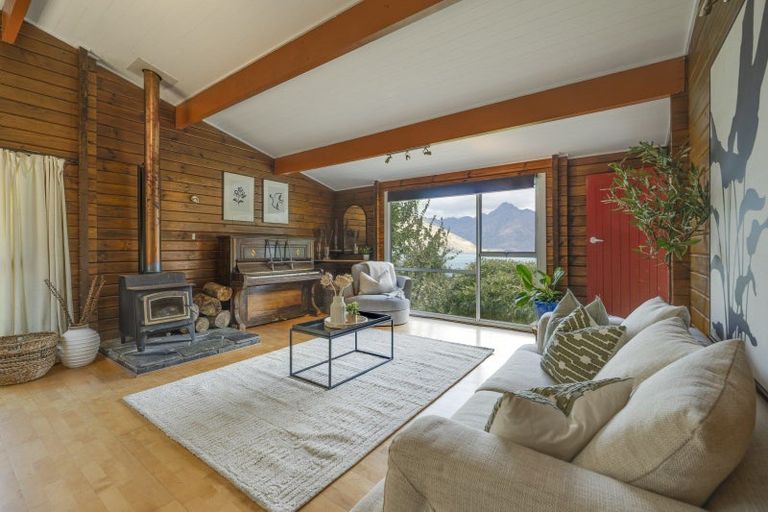 Photo of property in 22 Mckerrow Place, Sunshine Bay, Queenstown, 9300