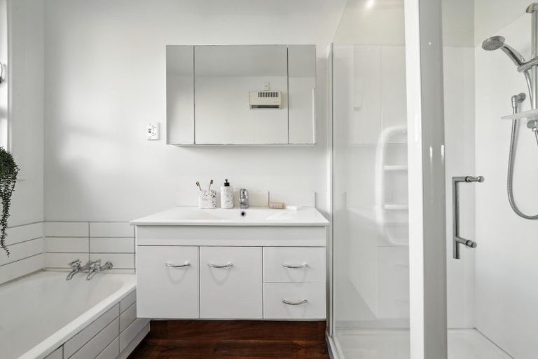 Photo of property in 215 Greers Road, Bryndwr, Christchurch, 8053