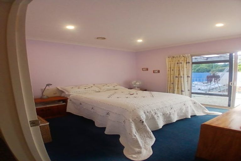 Photo of property in 92 Tutaki Road, Kelvin Grove, Palmerston North, 4470