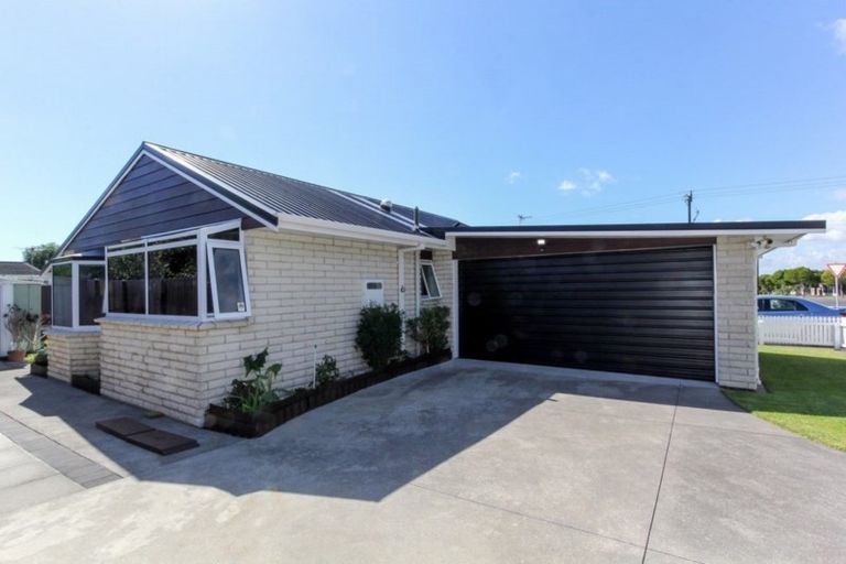 Photo of property in 2/2 Tiverton Crescent, Whalers Gate, New Plymouth, 4310