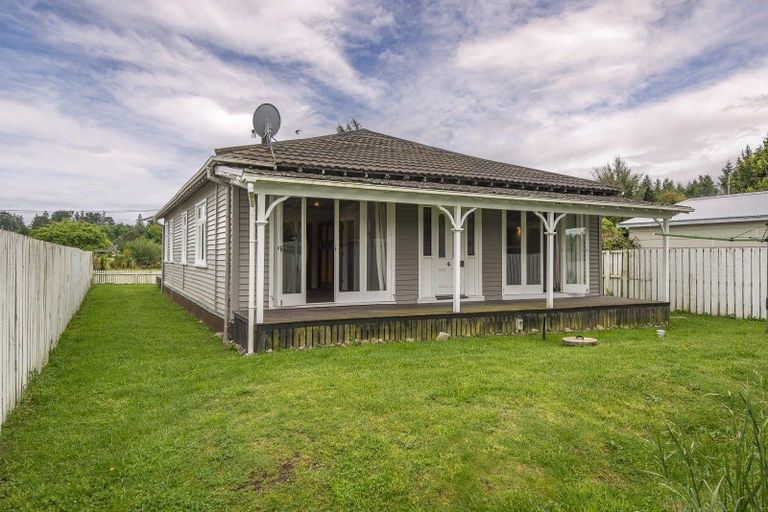 Photo of property in 3 Queen Street, Coalgate, 7673