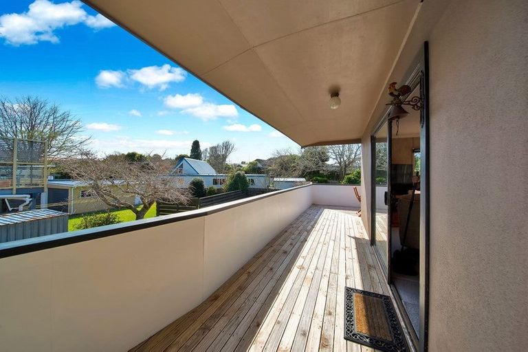 Photo of property in 7 Warren Place, Frankleigh Park, New Plymouth, 4310