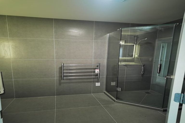 Photo of property in 150b Chivalry Road, Glenfield, Auckland, 0629