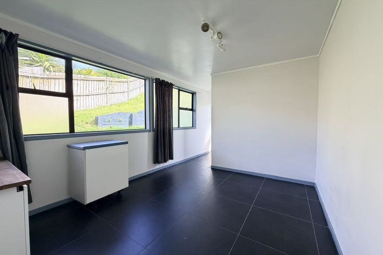 Photo of property in 10 Celeste Place, Totara Vale, Auckland, 0627
